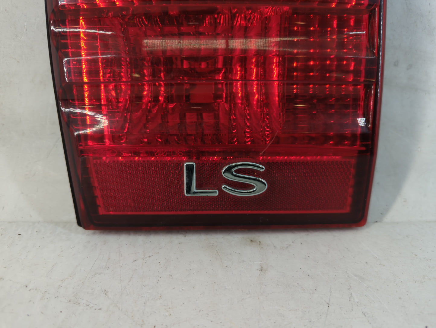 2000 Lincoln Ls Tail Light Assembly Passenger Right OEM P/N:938-847-02 Fits OEM Used Auto Parts - Oemusedautoparts1.com