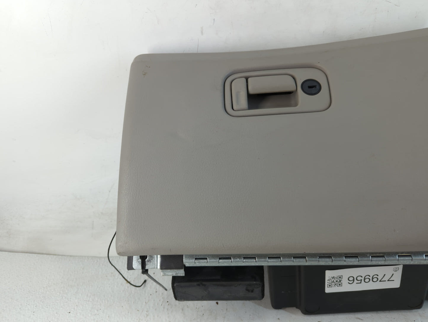 2000 Lincoln Ls Passenger Glove Box Door Storage Compartment - Oemusedautoparts1.com