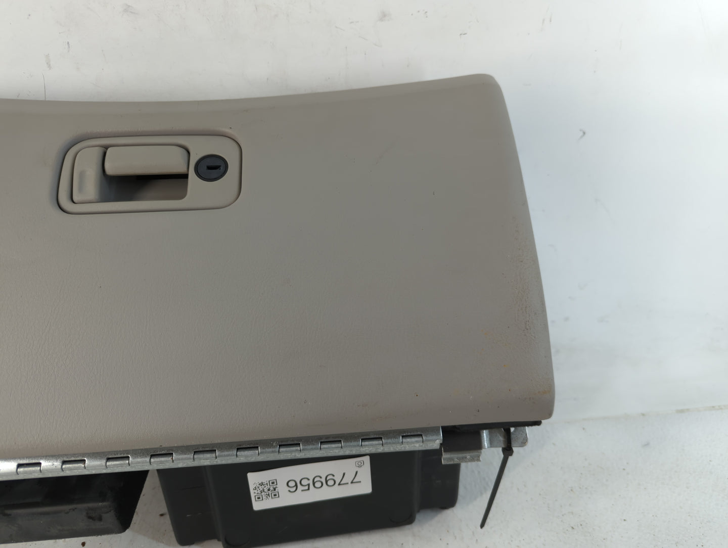 2000 Lincoln Ls Passenger Glove Box Door Storage Compartment - Oemusedautoparts1.com