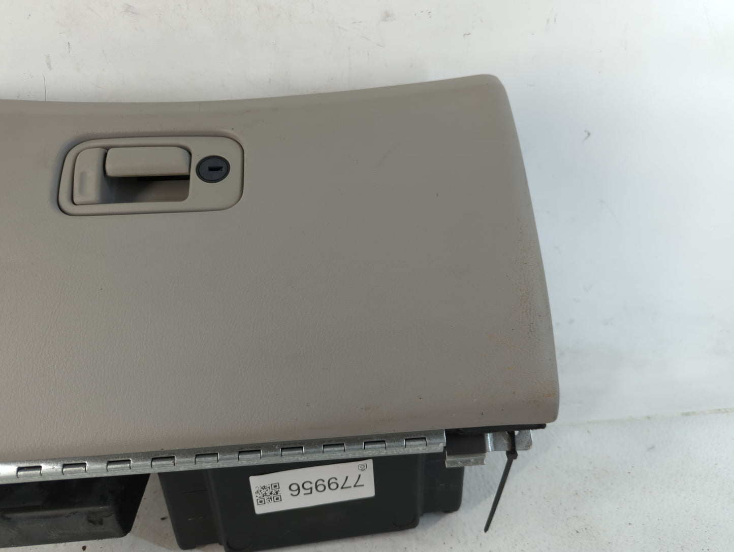 2000 Lincoln Ls Passenger Glove Box Door Storage Compartment - Oemusedautoparts1.com