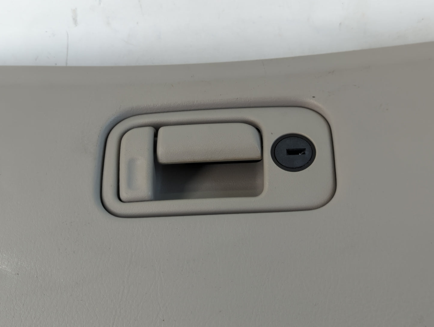 2000 Lincoln Ls Passenger Glove Box Door Storage Compartment - Oemusedautoparts1.com