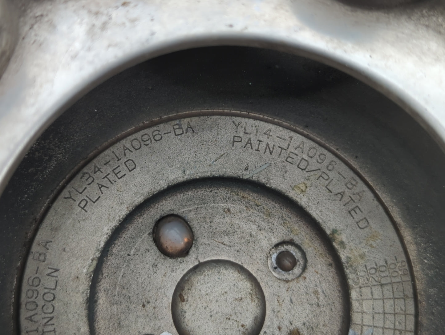 2000 Lincoln Navigator Rim Wheel Center Cap - Oemusedautoparts1.com