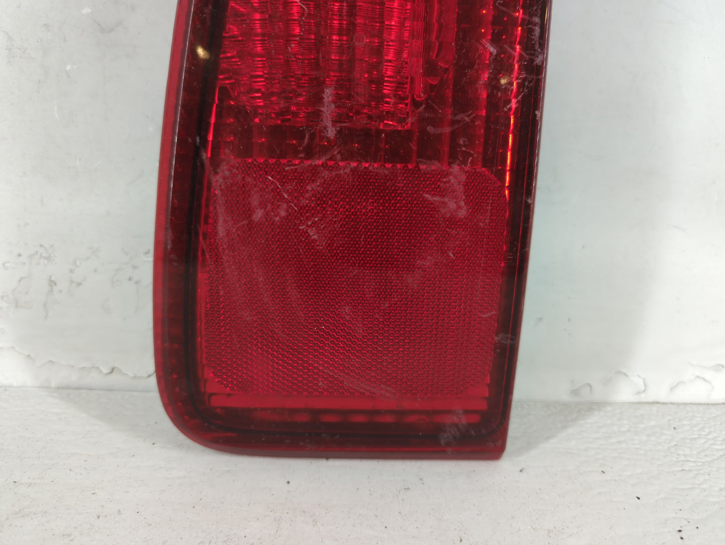 2000 Lincoln Navigator Passenger Right Side Deck Lid Mounted Tail Light - Oemusedautoparts1.com