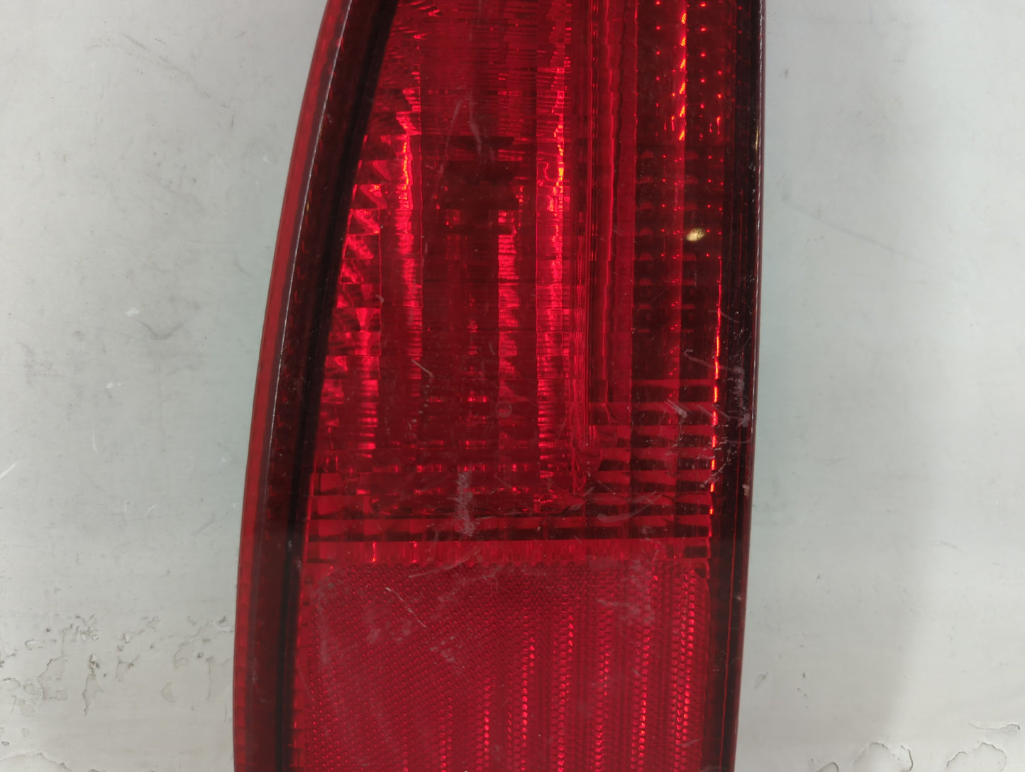 2000 Lincoln Navigator Passenger Right Side Deck Lid Mounted Tail Light - Oemusedautoparts1.com