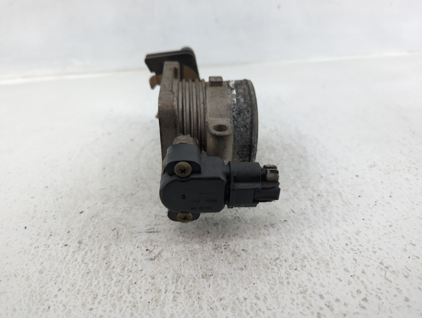 1998-2004 Lincoln Town Car Throttle Body Fits Fits 1998 1999 2000 2001 2002 2003 2004 OEM Used Auto Parts - Oemusedautoparts