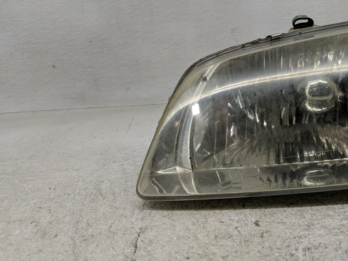 2000-2002 Mazda 626 Driver Left Oem Head Light Headlight Lamp - Oemusedautoparts1.com