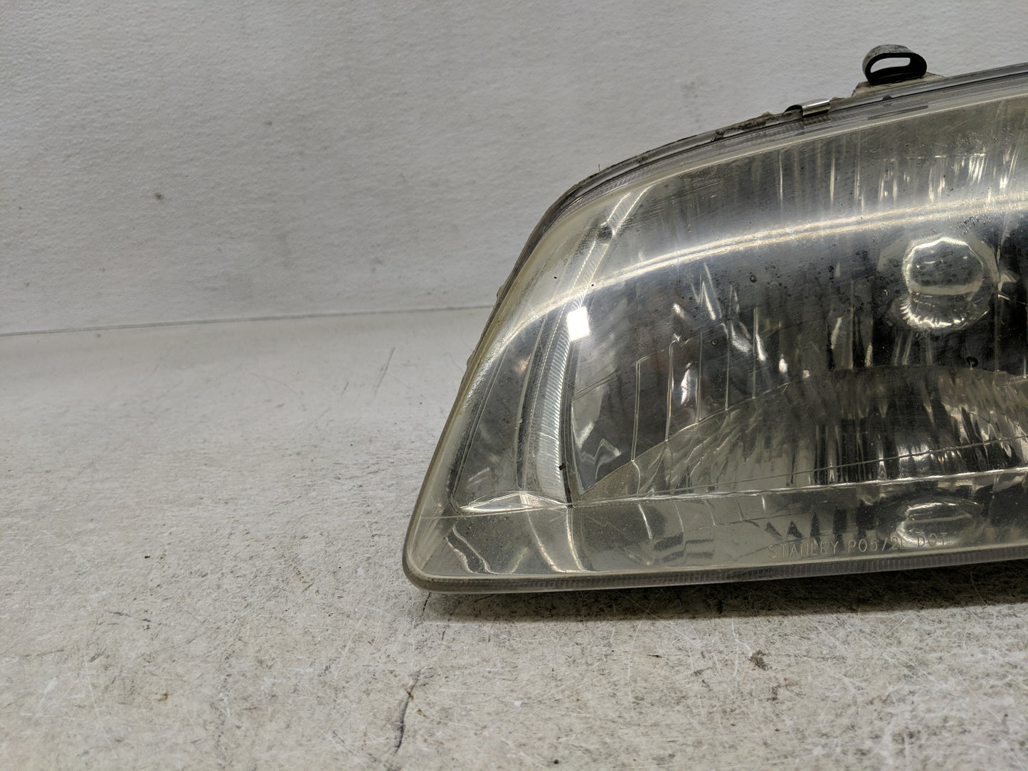 2000-2002 Mazda 626 Driver Left Oem Head Light Headlight Lamp - Oemusedautoparts1.com