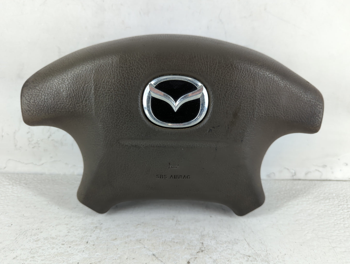 2000-2002 Mazda 626 Air Bag Driver Left Steering Wheel Mounted P/N:DBC KYN 5Z AR0 Fits Fits 2000 2001 2002 OEM Used Auto Par