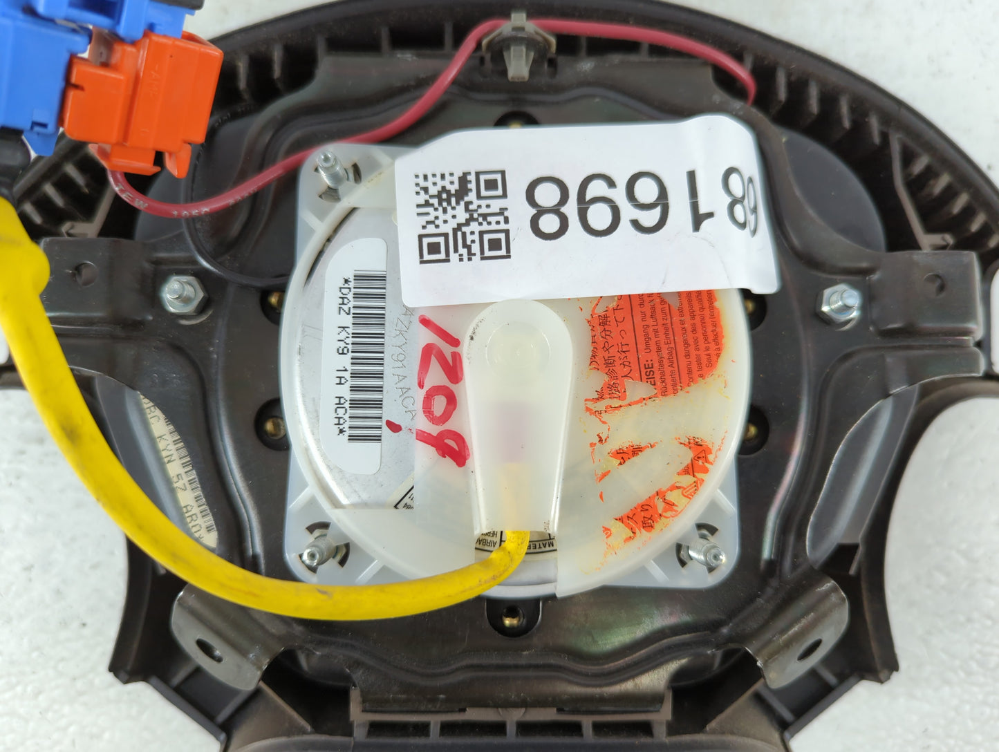 2000-2002 Mazda 626 Air Bag Driver Left Steering Wheel Mounted P/N:DBC KYN 5Z AR0 Fits Fits 2000 2001 2002 OEM Used Auto Par