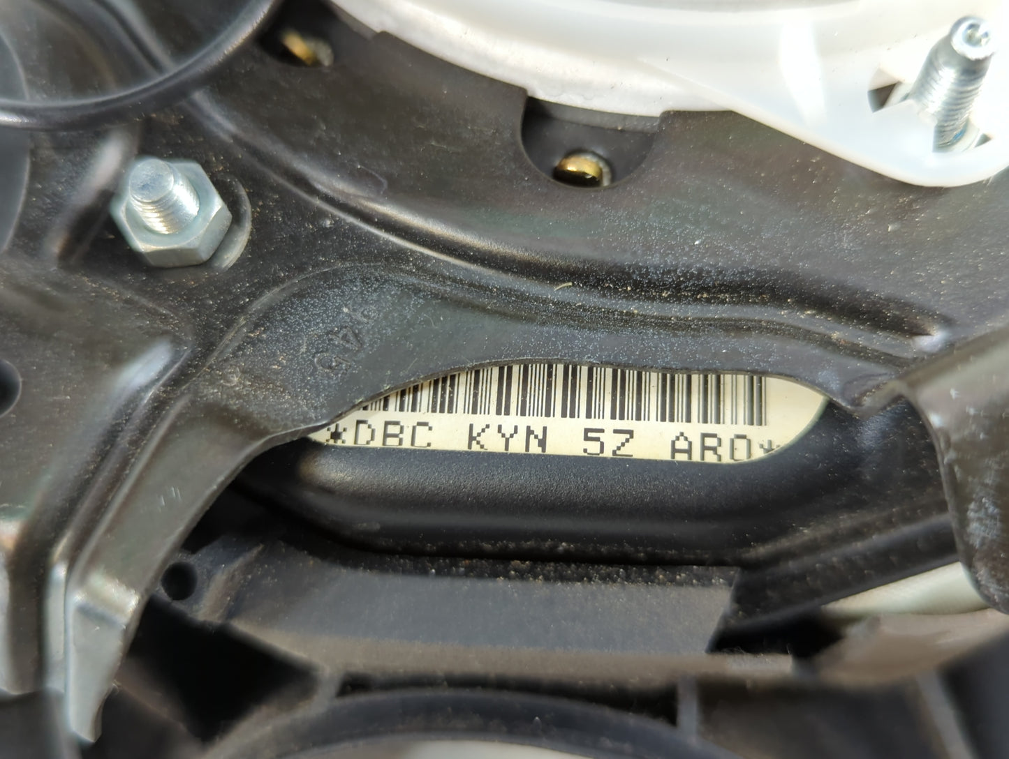 2000-2002 Mazda 626 Air Bag Driver Left Steering Wheel Mounted P/N:DBC KYN 5Z AR0 Fits Fits 2000 2001 2002 OEM Used Auto Par