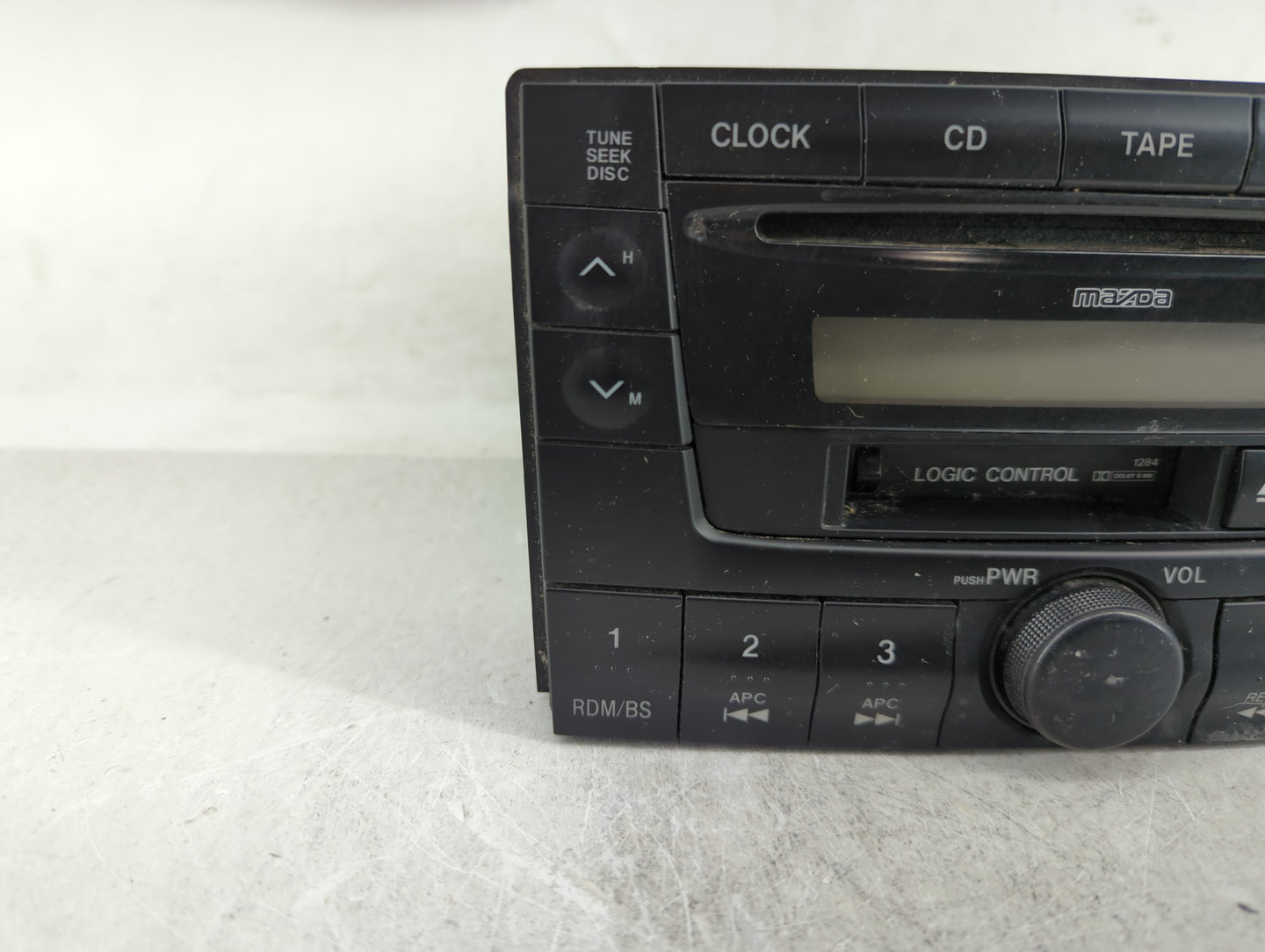 2000-2001 Mazda Mpv Radio AM FM Cd Player Receiver Replacement P/N:LC77669T0B Fits Fits 2000 2001 OEM Used Auto Parts - Oemu