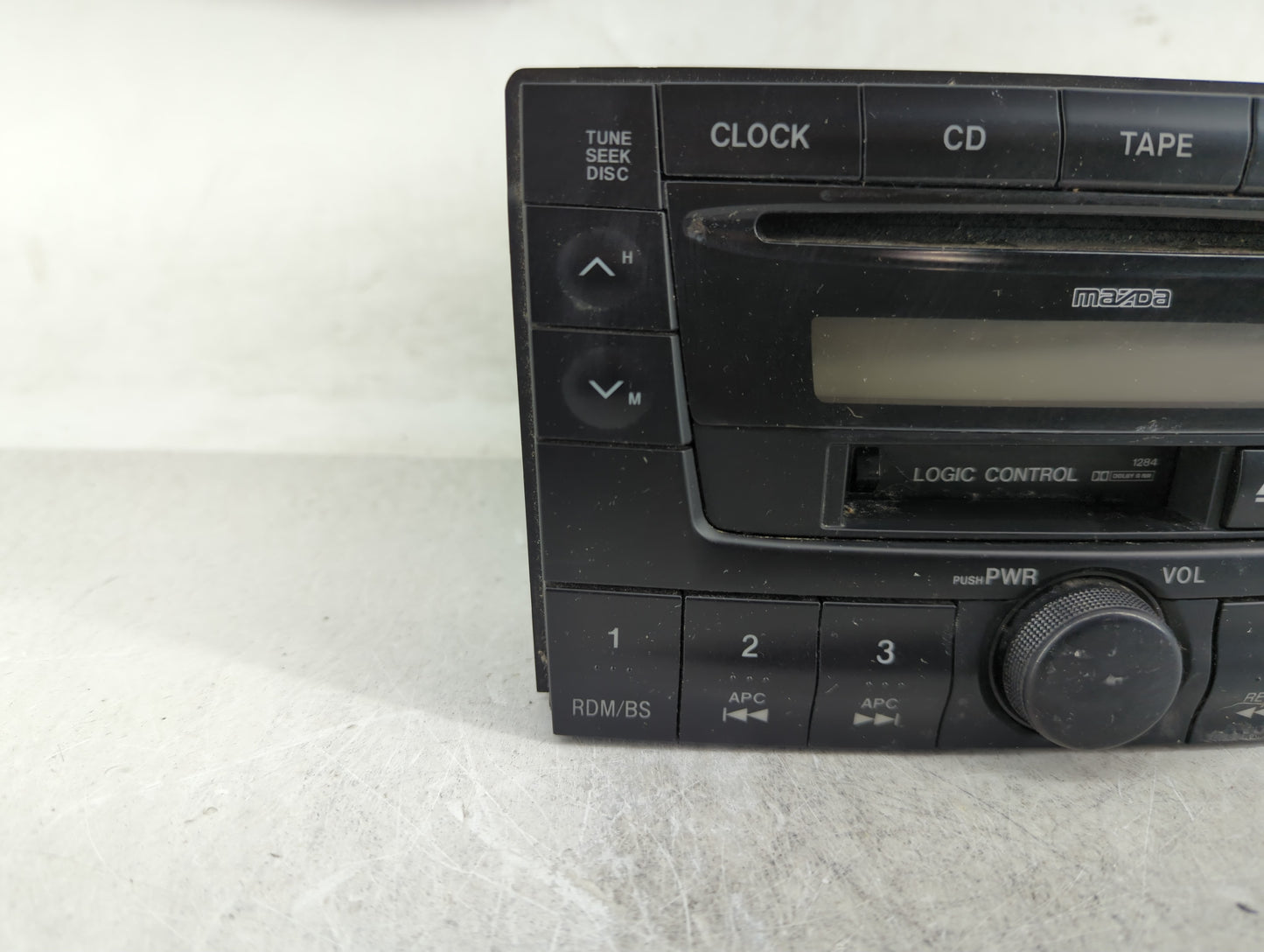 2000-2001 Mazda Mpv Radio AM FM Cd Player Receiver Replacement P/N:LC77669T0B Fits Fits 2000 2001 OEM Used Auto Parts - Oemu