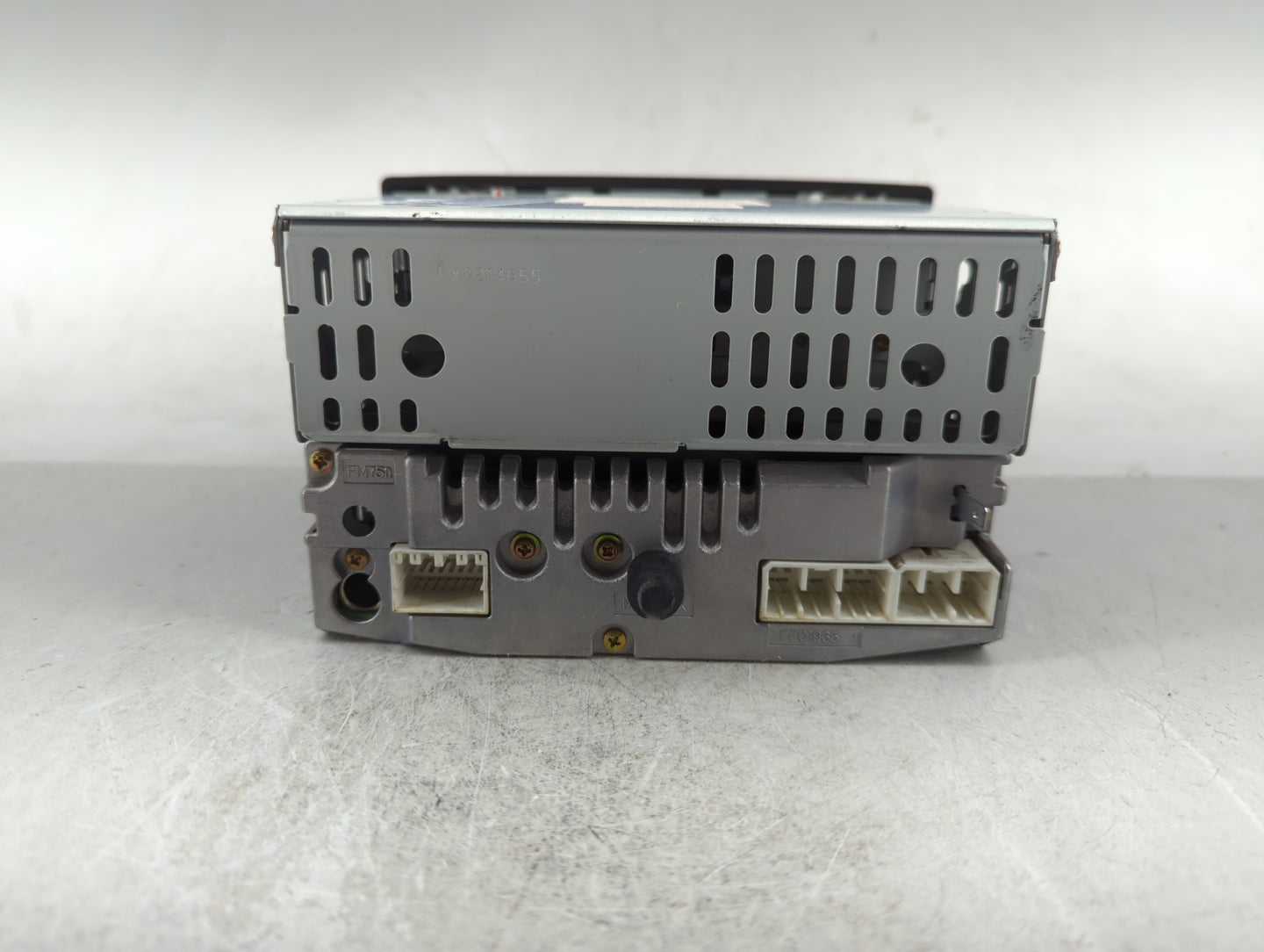 2000-2001 Mazda Mpv Radio AM FM Cd Player Receiver Replacement P/N:LC77669T0B Fits Fits 2000 2001 OEM Used Auto Parts - Oemu