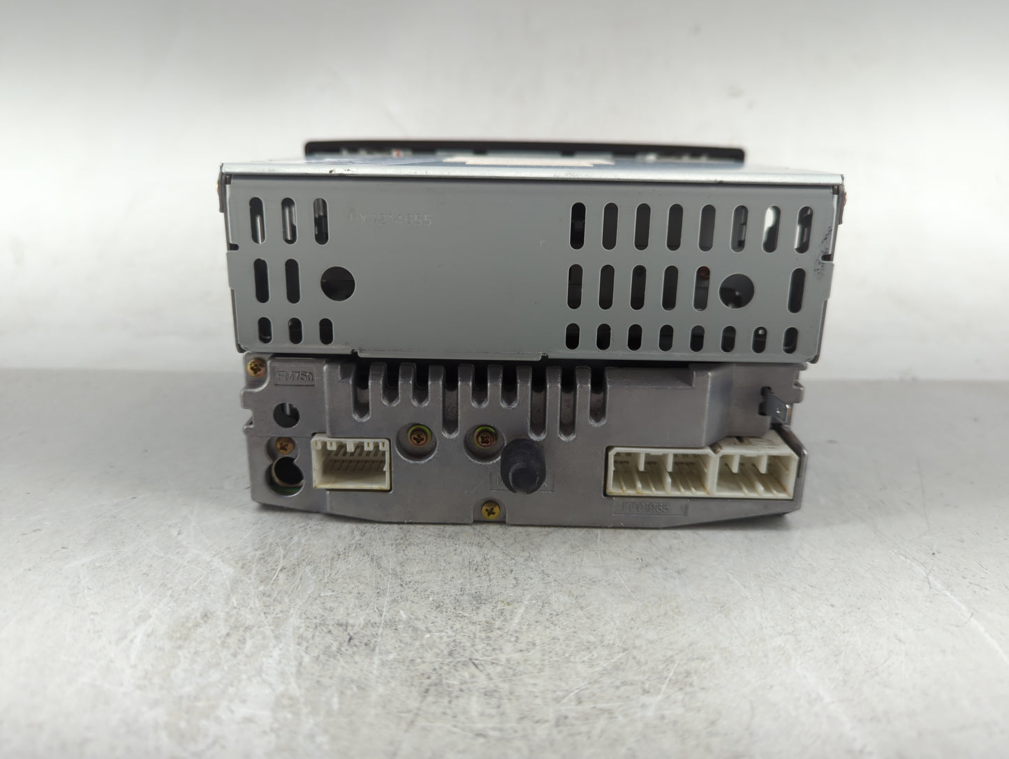 2000-2001 Mazda Mpv Radio AM FM Cd Player Receiver Replacement P/N:LC77669T0B Fits Fits 2000 2001 OEM Used Auto Parts - Oemu