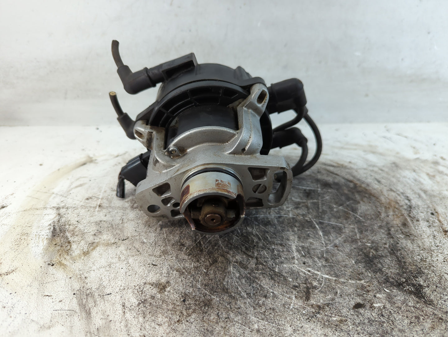 2000 Mitsubishi Eclipse Engine Ignition Distributor OEM P/N:TOT57871 Fits Fits 2001 OEM Used Auto Parts - Oemusedautoparts1.