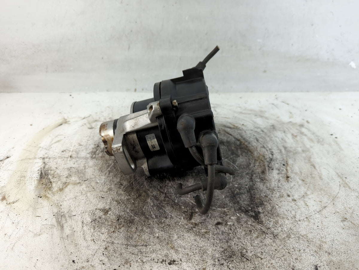 2000 Mitsubishi Eclipse Engine Ignition Distributor OEM P/N:TOT57871 Fits Fits 2001 OEM Used Auto Parts - Oemusedautoparts1.