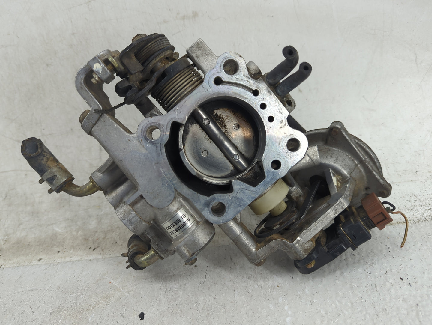1999-2003 Mitsubishi Galant Throttle Body Fits Fits 1999 2000 2001 2002 2003 2004 2005 OEM Used Auto Parts - Oemusedautopart