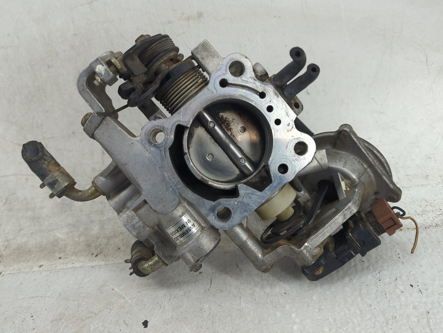 1999-2003 Mitsubishi Galant Throttle Body Fits Fits 1999 2000 2001 2002 2003 2004 2005 OEM Used Auto Parts - Oemusedautopart
