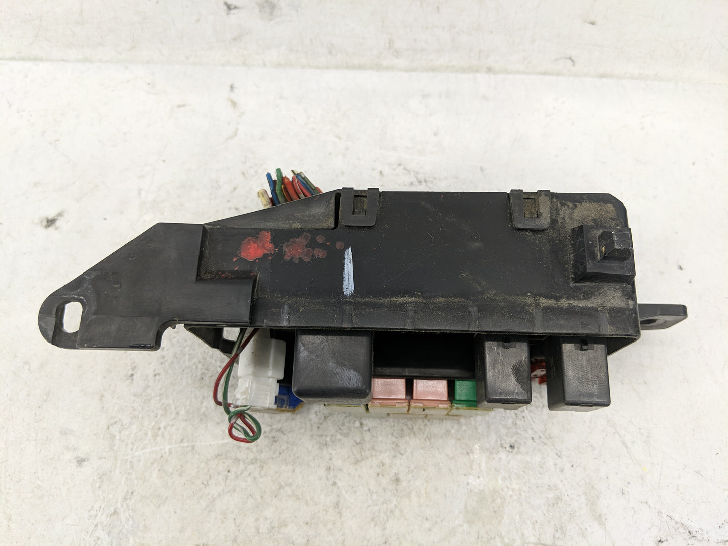 2000 Mitsubishi Montero Sport Fusebox Fuse Box Panel Relay Module Fits OEM Used Auto Parts - Oemusedautoparts1.com