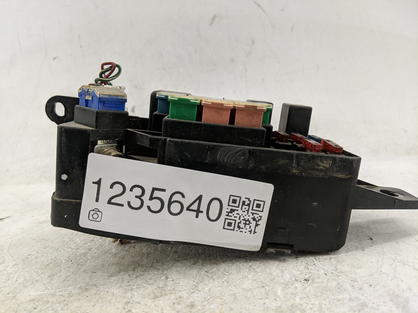 2000 Mitsubishi Montero Sport Fusebox Fuse Box Panel Relay Module Fits OEM Used Auto Parts - Oemusedautoparts1.com