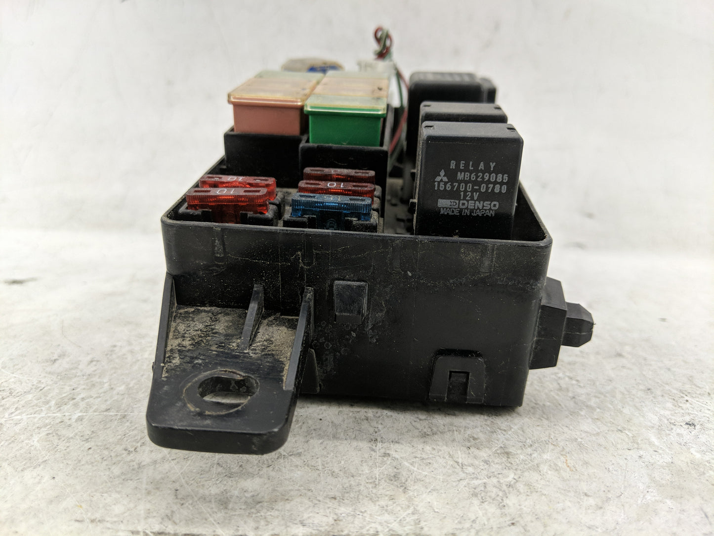 2000 Mitsubishi Montero Sport Fusebox Fuse Box Panel Relay Module Fits OEM Used Auto Parts - Oemusedautoparts1.com