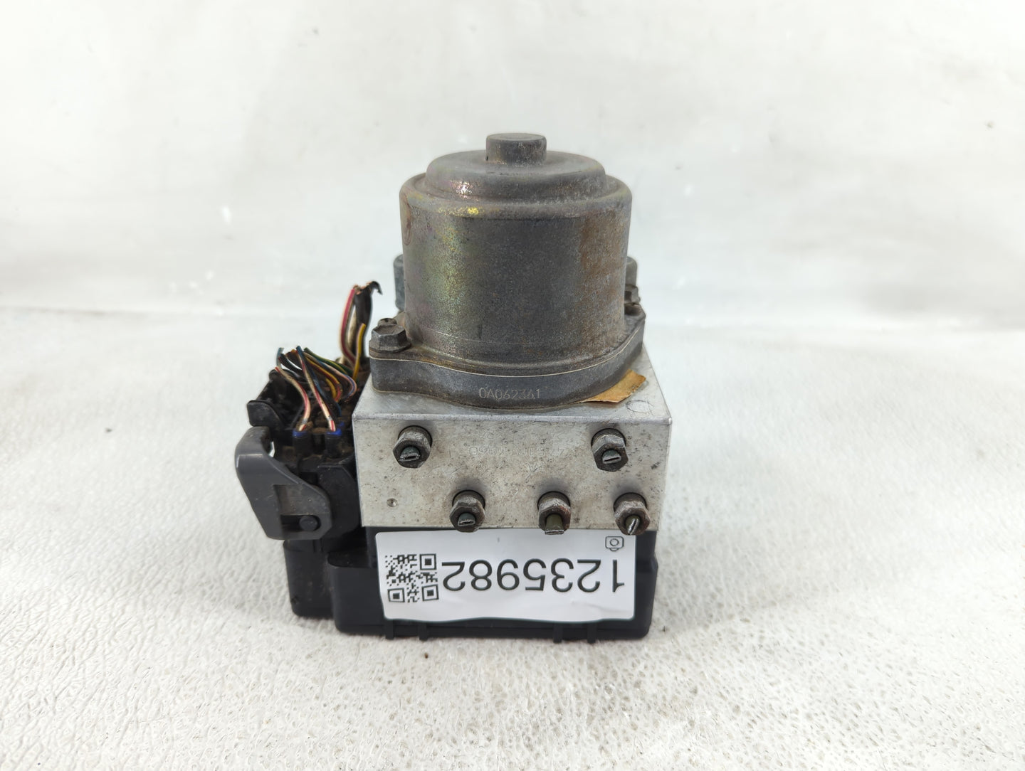 1997-2001 Mitsubishi Montero Sport ABS Pump Control Module Replacement Fits Fits 1997 1998 1999 2000 2001 OEM Used Auto Part