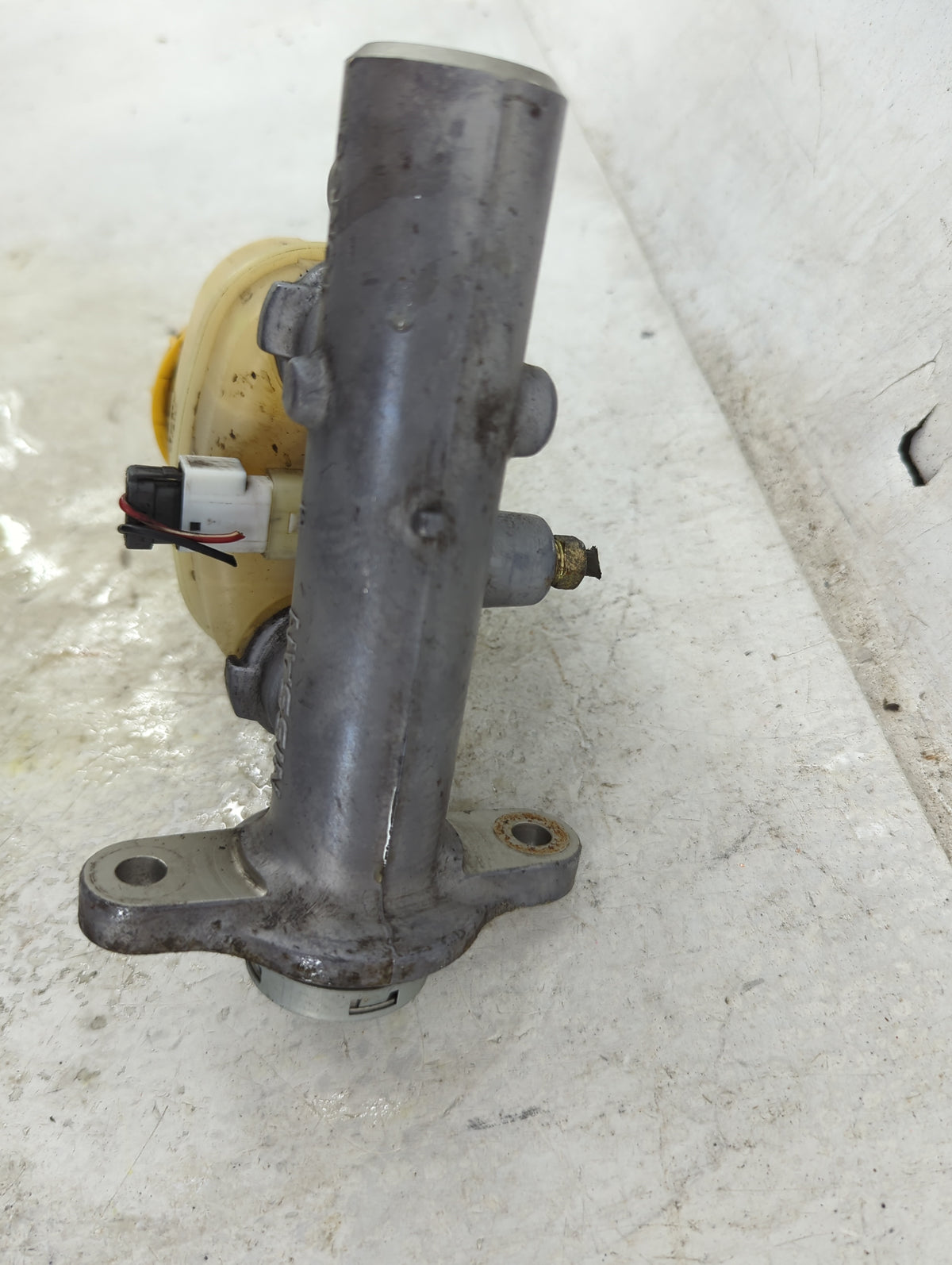 1998-2002 Nissan Frontier Brake Master Cylinder - Oemusedautoparts1.com