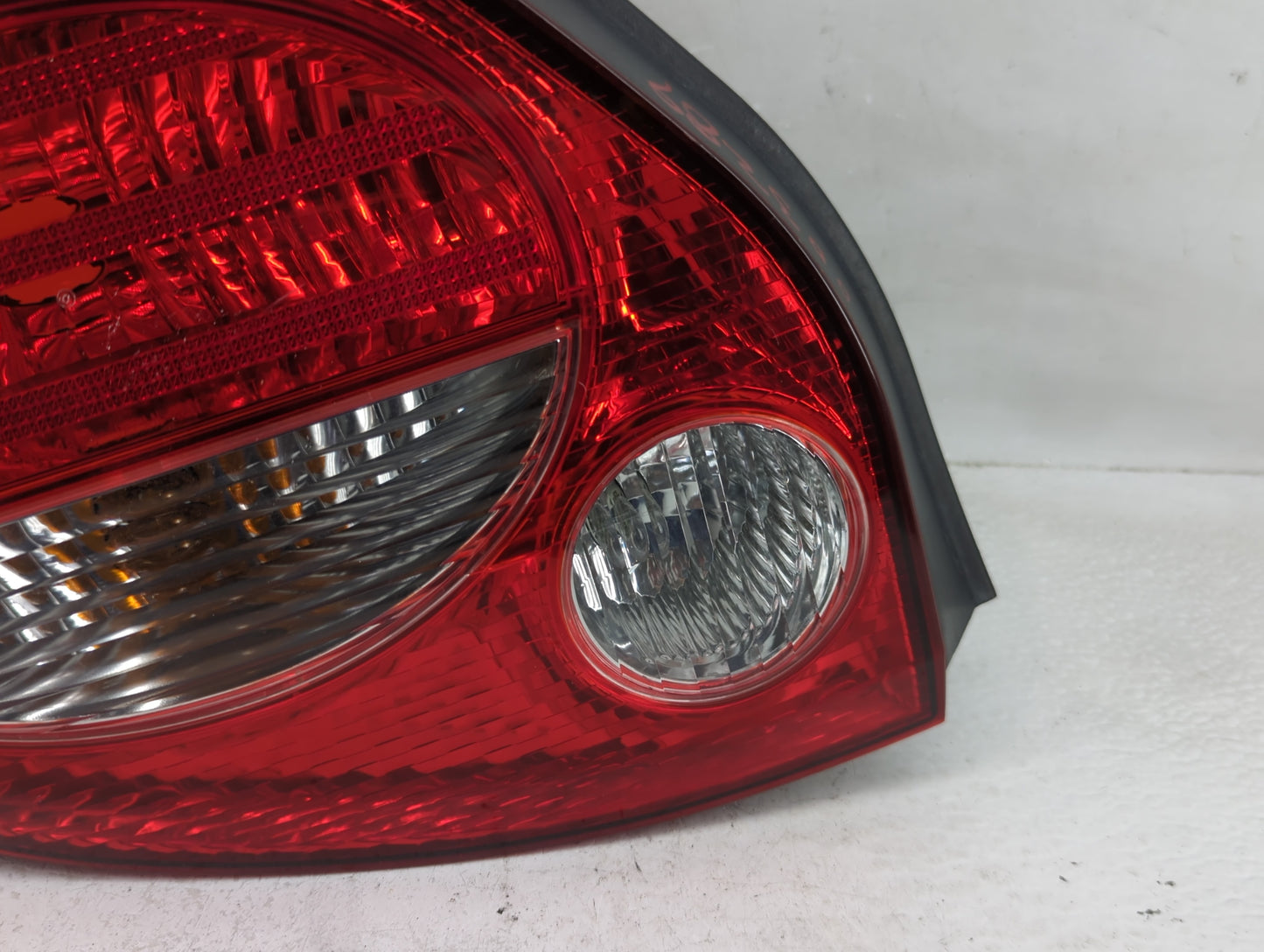 2000-2001 Nissan Maxima Tail Light Assembly Passenger Right OEM P/N:220-63529 Fits Fits 2000 2001 OEM Used Auto Parts - Oemu