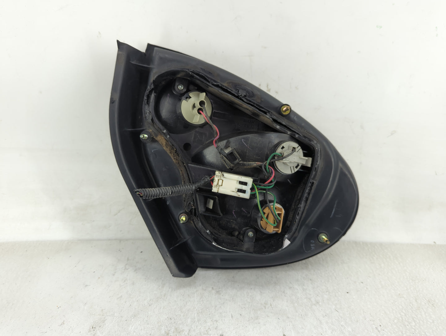 2000-2001 Nissan Maxima Tail Light Assembly Driver Left OEM P/N:220-63529 Fits Fits 2000 2001 OEM Used Auto Parts - Oemuseda