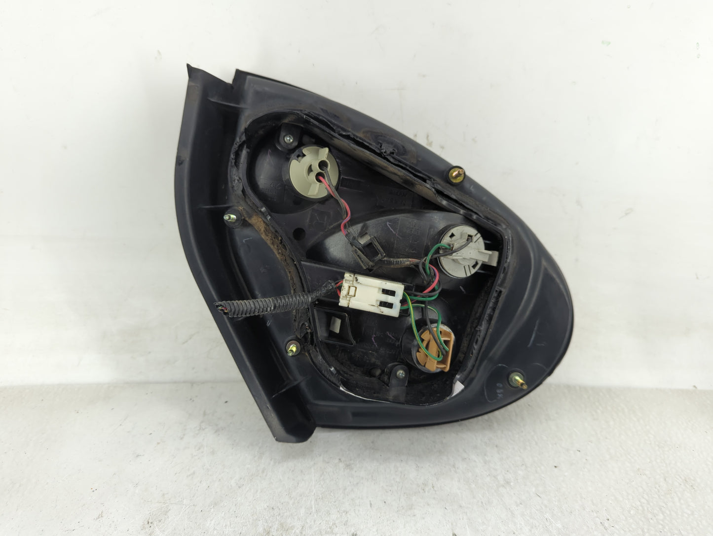 2000-2001 Nissan Maxima Tail Light Assembly Driver Left OEM P/N:220-63529 Fits Fits 2000 2001 OEM Used Auto Parts - Oemuseda