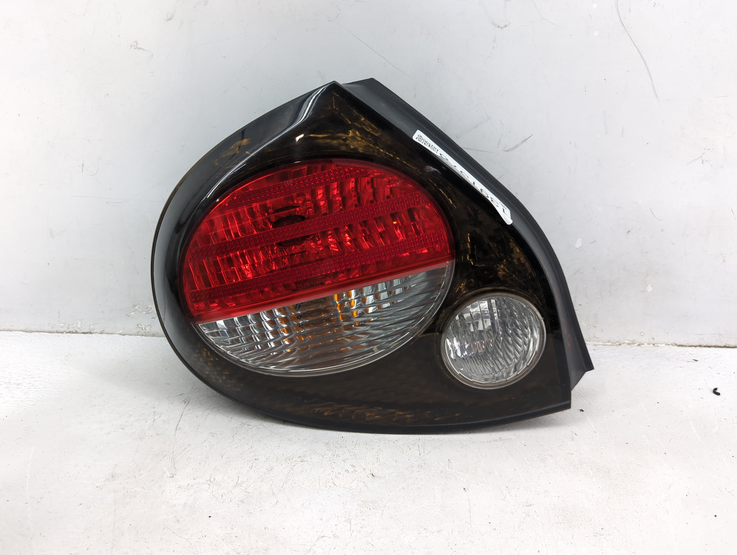 2000-2001 Nissan Maxima Tail Light Assembly Passenger Right OEM P/N:220-63529 Fits Fits 2000 2001 OEM Used Auto Parts - Oemu