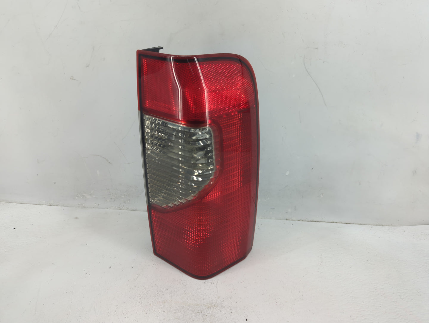 2000-2001 Nissan Xterra Tail Light Assembly Passenger Right OEM P/N:935 700-04 Fits Fits 2000 2001 OEM Used Auto Parts - Oem