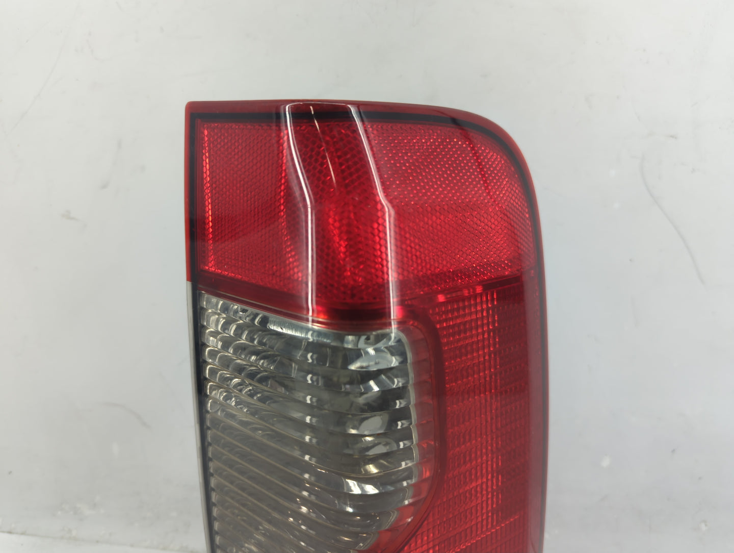 2000-2001 Nissan Xterra Tail Light Assembly Passenger Right OEM P/N:935 700-04 Fits Fits 2000 2001 OEM Used Auto Parts - Oem