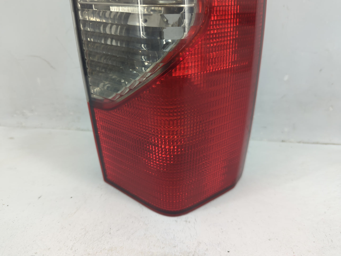 2000-2001 Nissan Xterra Tail Light Assembly Passenger Right OEM P/N:935 700-04 Fits Fits 2000 2001 OEM Used Auto Parts - Oem