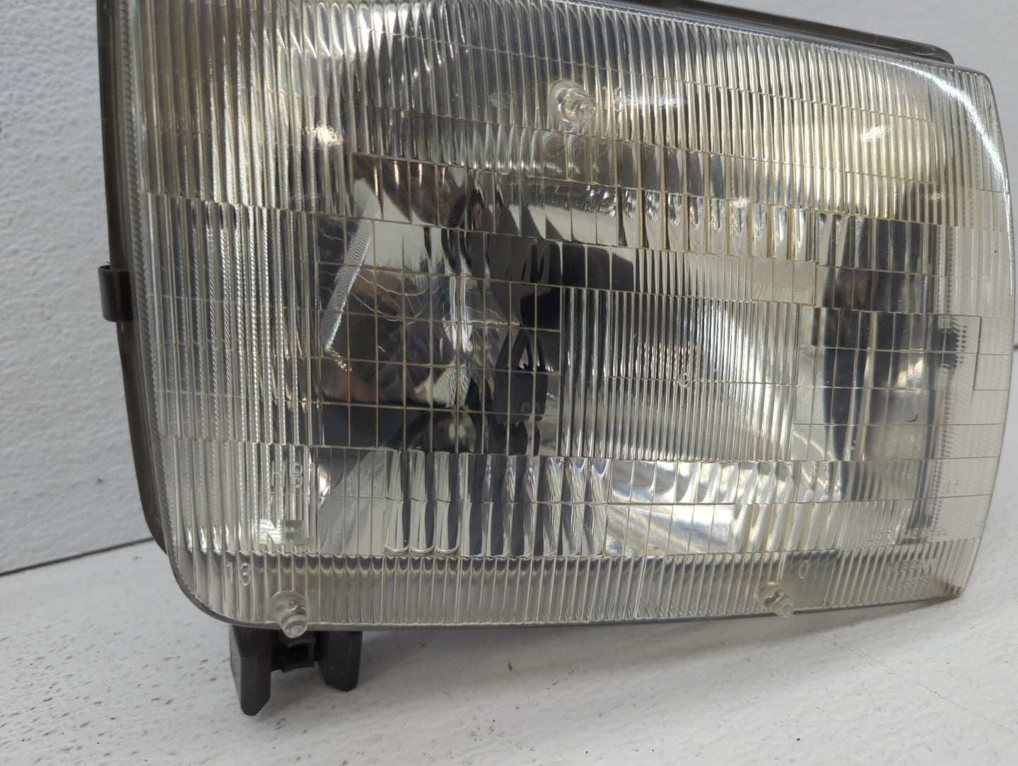 2000-2001 Nissan Xterra Passenger Right Oem Head Light Headlight Lamp - Oemusedautoparts1.com