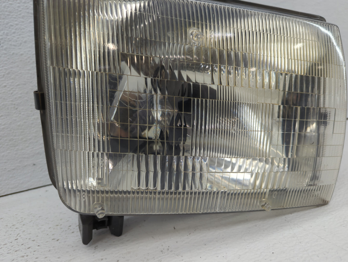 2000-2001 Nissan Xterra Passenger Right Oem Head Light Headlight Lamp - Oemusedautoparts1.com