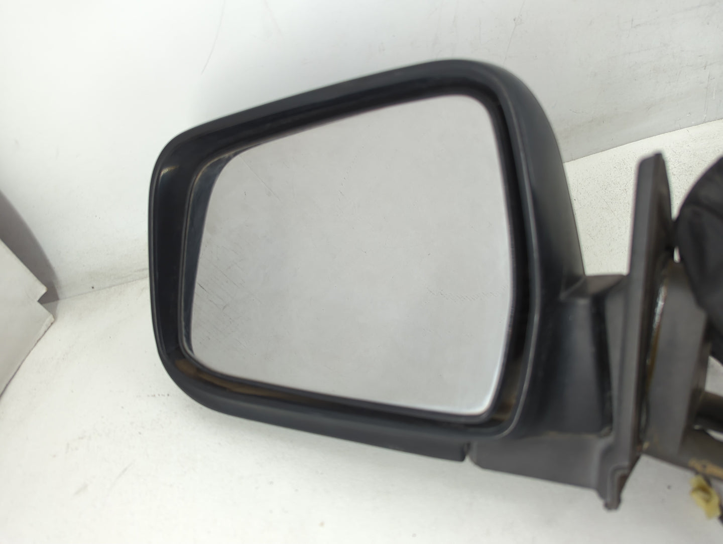2000-2004 Nissan Xterra Driver Side View Mirror - Left Door Mirror OEM Used - Oemusedautoparts1.com