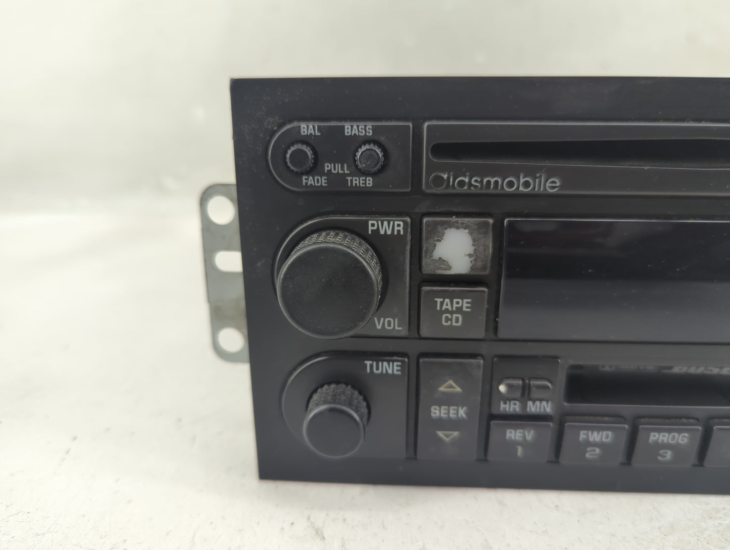 2000-2001 Oldsmobile Bravada Radio AM FM Cd Player Receiver Replacement P/N:15757044 Fits Fits 2000 2001 OEM Used Auto Parts