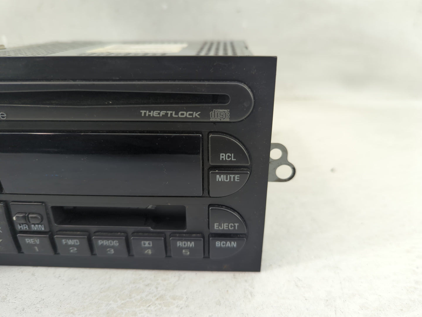 2000-2001 Oldsmobile Bravada Radio AM FM Cd Player Receiver Replacement P/N:15757044 Fits Fits 2000 2001 OEM Used Auto Parts
