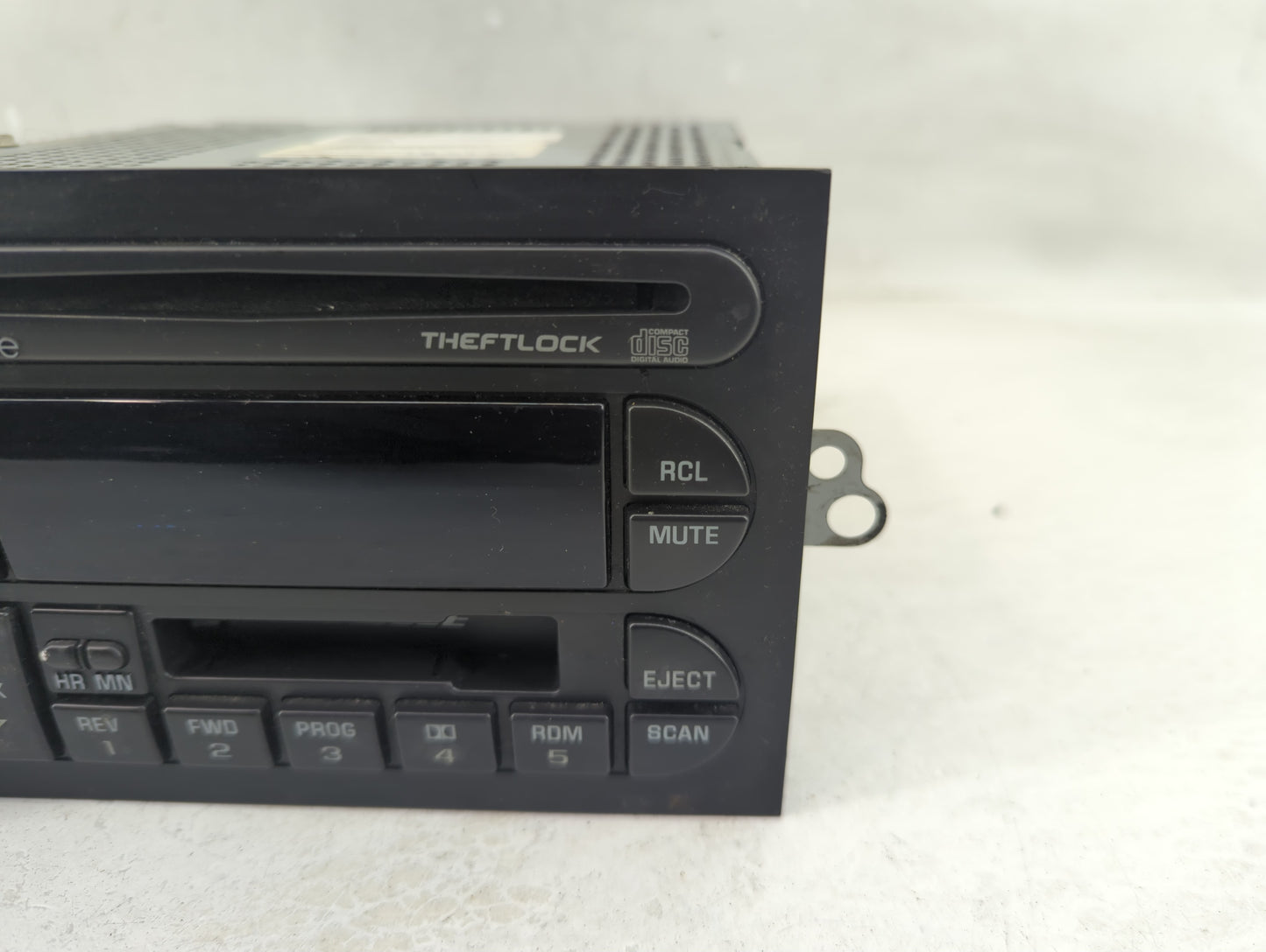 2000-2001 Oldsmobile Bravada Radio AM FM Cd Player Receiver Replacement P/N:15757044 Fits Fits 2000 2001 OEM Used Auto Parts