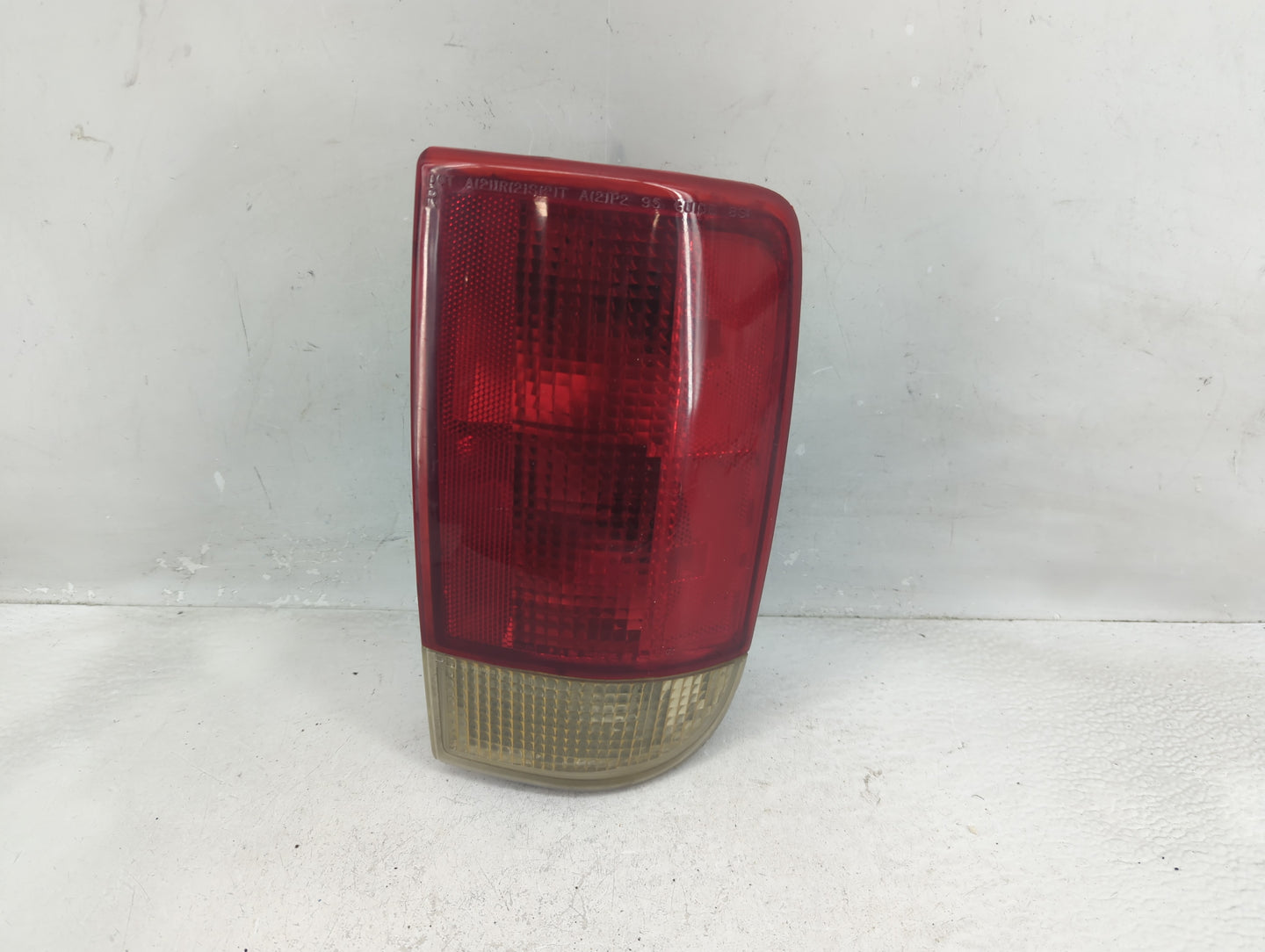 1996-2001 Oldsmobile Bravada Tail Light Assembly Passenger Right OEM P/N:16518500A Fits OEM Used Auto Parts - Oemusedautopar