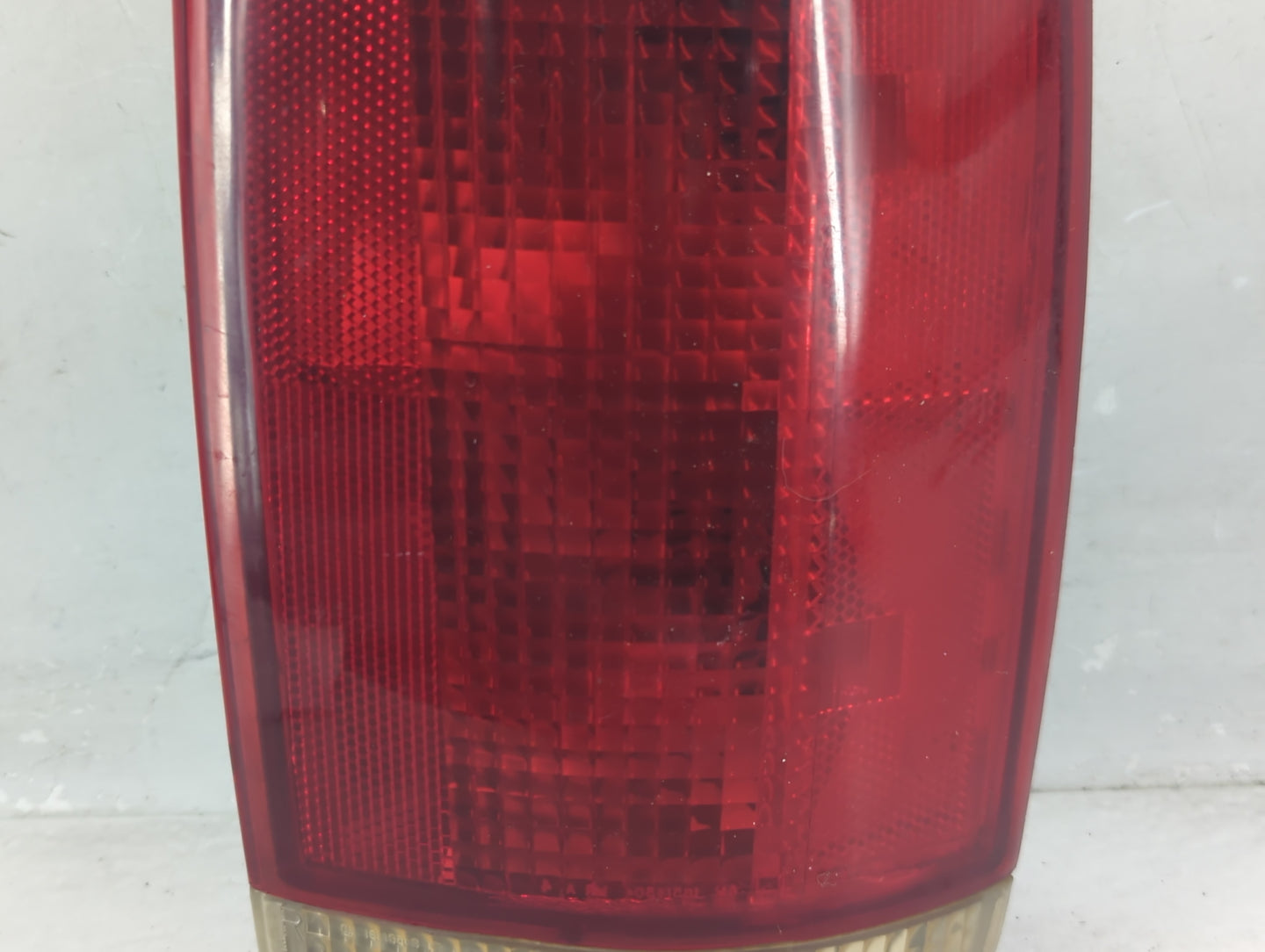 1996-2001 Oldsmobile Bravada Tail Light Assembly Passenger Right OEM P/N:16518500A Fits OEM Used Auto Parts - Oemusedautopar