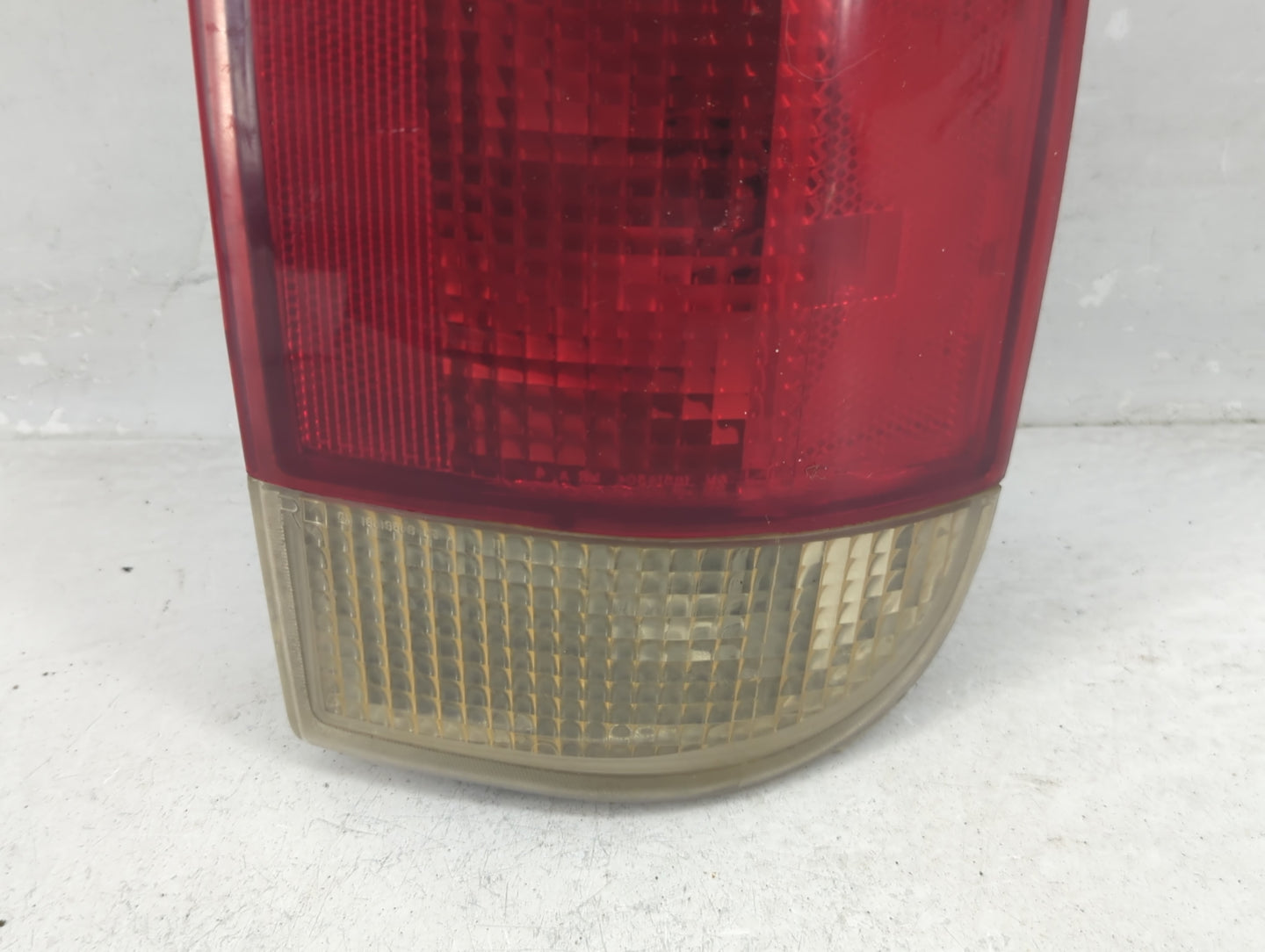 1996-2001 Oldsmobile Bravada Tail Light Assembly Passenger Right OEM P/N:16518500A Fits OEM Used Auto Parts - Oemusedautopar