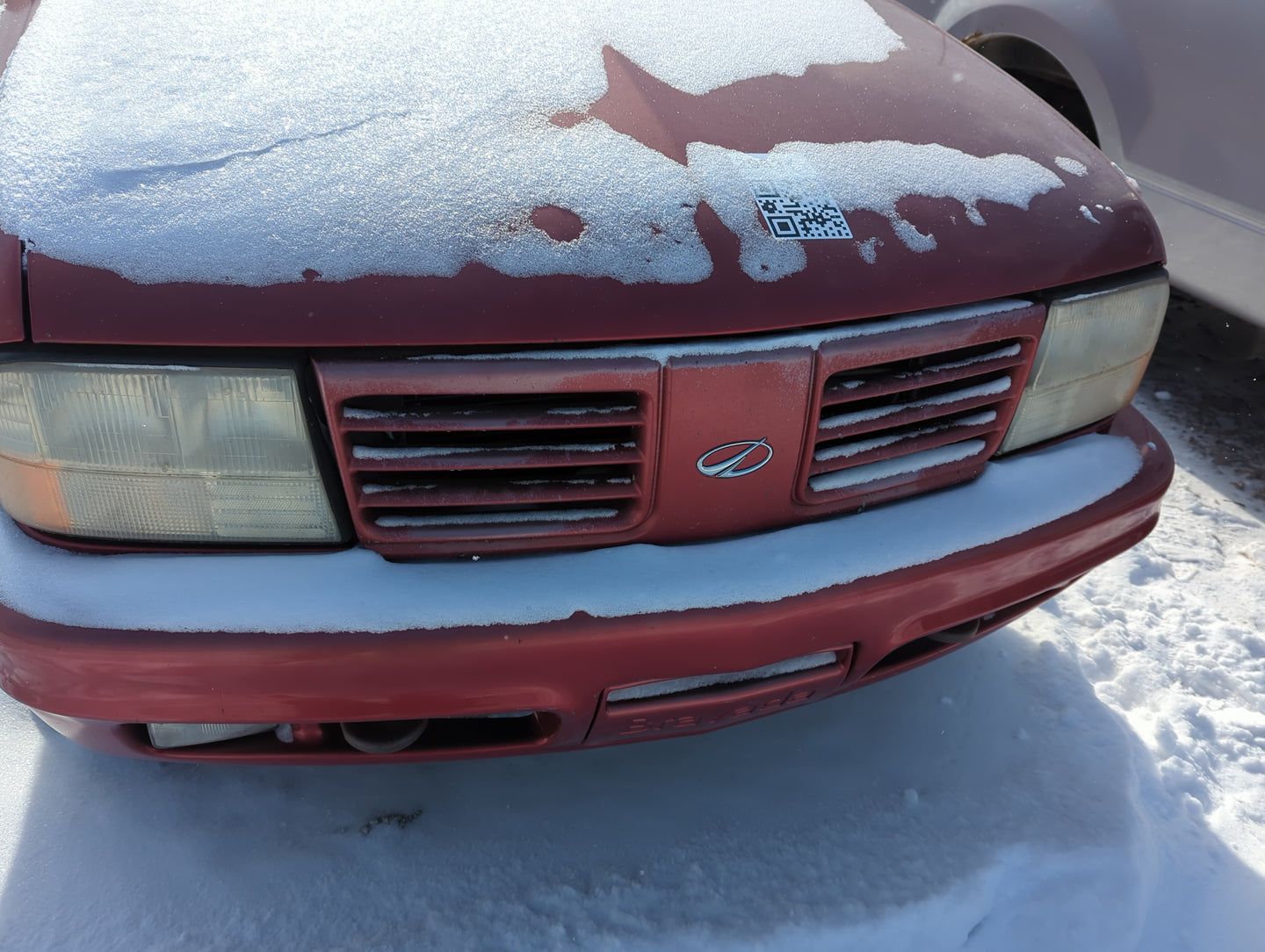 1998-2001 Oldsmobile Bravada Front Grille Bumper Not Included - Oemusedautoparts1.com