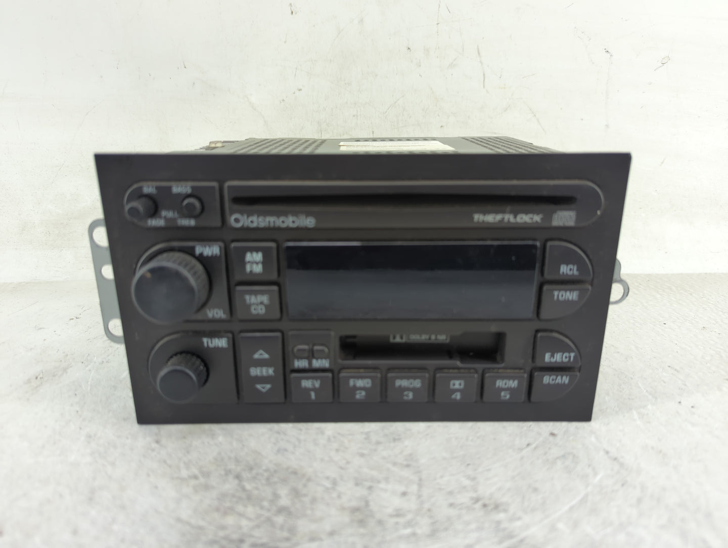 2000-2001 Oldsmobile Bravada Radio AM FM Cd Player Receiver Replacement P/N:09366523 Fits Fits 2000 2001 OEM Used Auto Parts