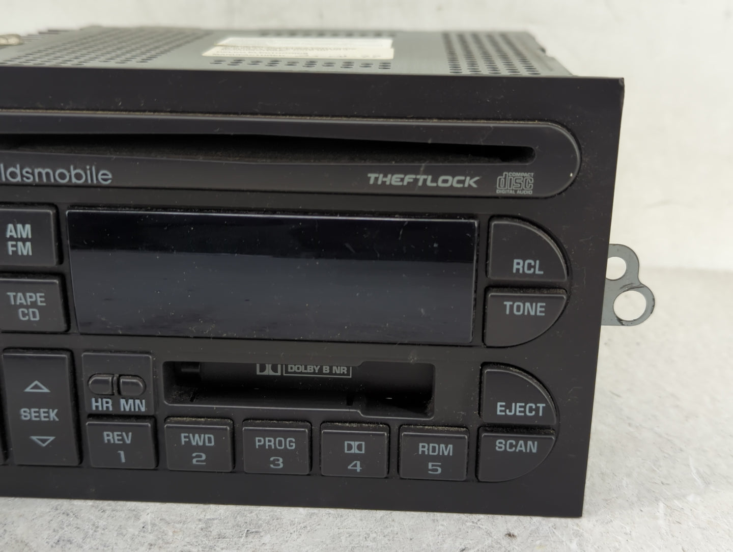 2000-2001 Oldsmobile Bravada Radio AM FM Cd Player Receiver Replacement P/N:09366523 Fits Fits 2000 2001 OEM Used Auto Parts
