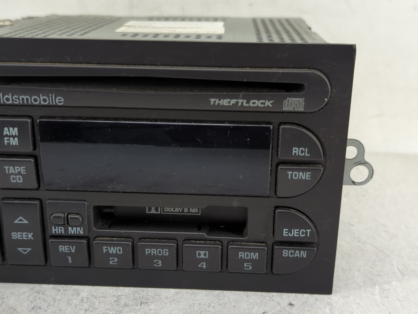 2000-2001 Oldsmobile Bravada Radio AM FM Cd Player Receiver Replacement P/N:09366523 Fits Fits 2000 2001 OEM Used Auto Parts