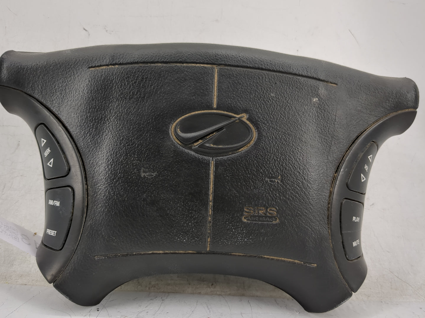2000 Oldsmobile Silhouette Air Bag Driver Left Steering Wheel Mounted Fits OEM Used Auto Parts - Oemusedautoparts1.com
