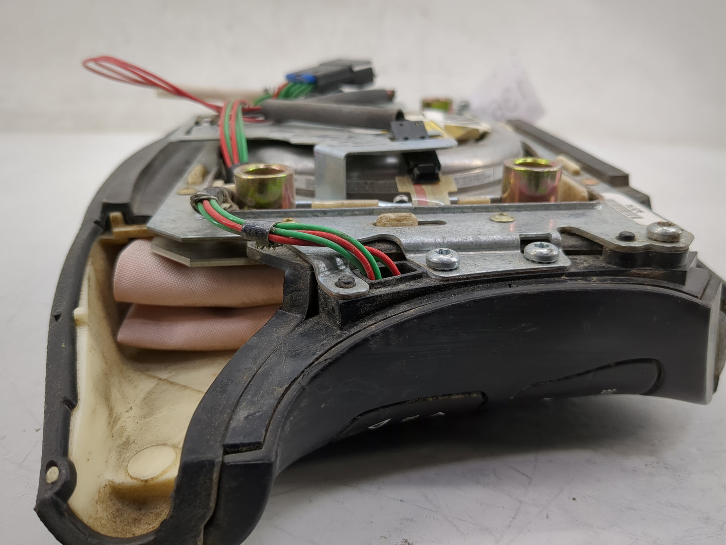 2000 Oldsmobile Silhouette Air Bag Driver Left Steering Wheel Mounted Fits OEM Used Auto Parts - Oemusedautoparts1.com