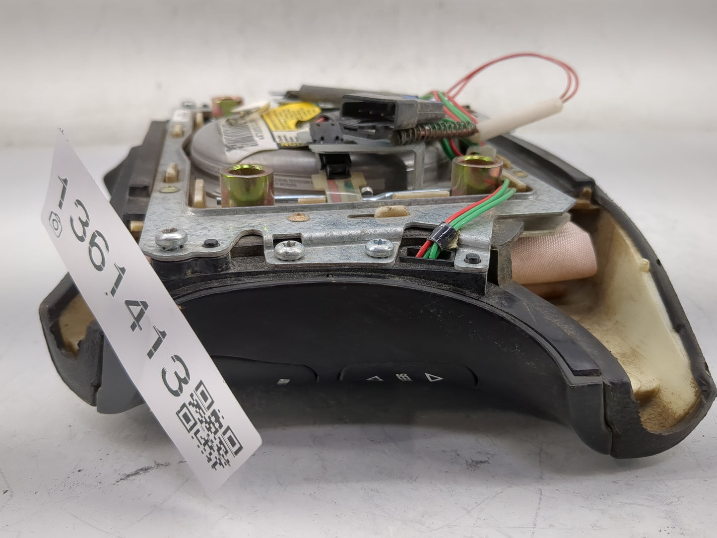 2000 Oldsmobile Silhouette Air Bag Driver Left Steering Wheel Mounted Fits OEM Used Auto Parts - Oemusedautoparts1.com